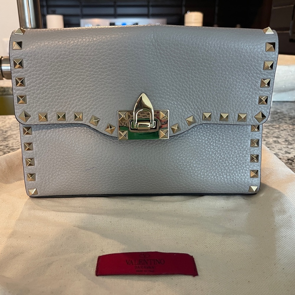 SMALL ROCKSTUD GRAINY CALFSKIN CROSSBODY BAG